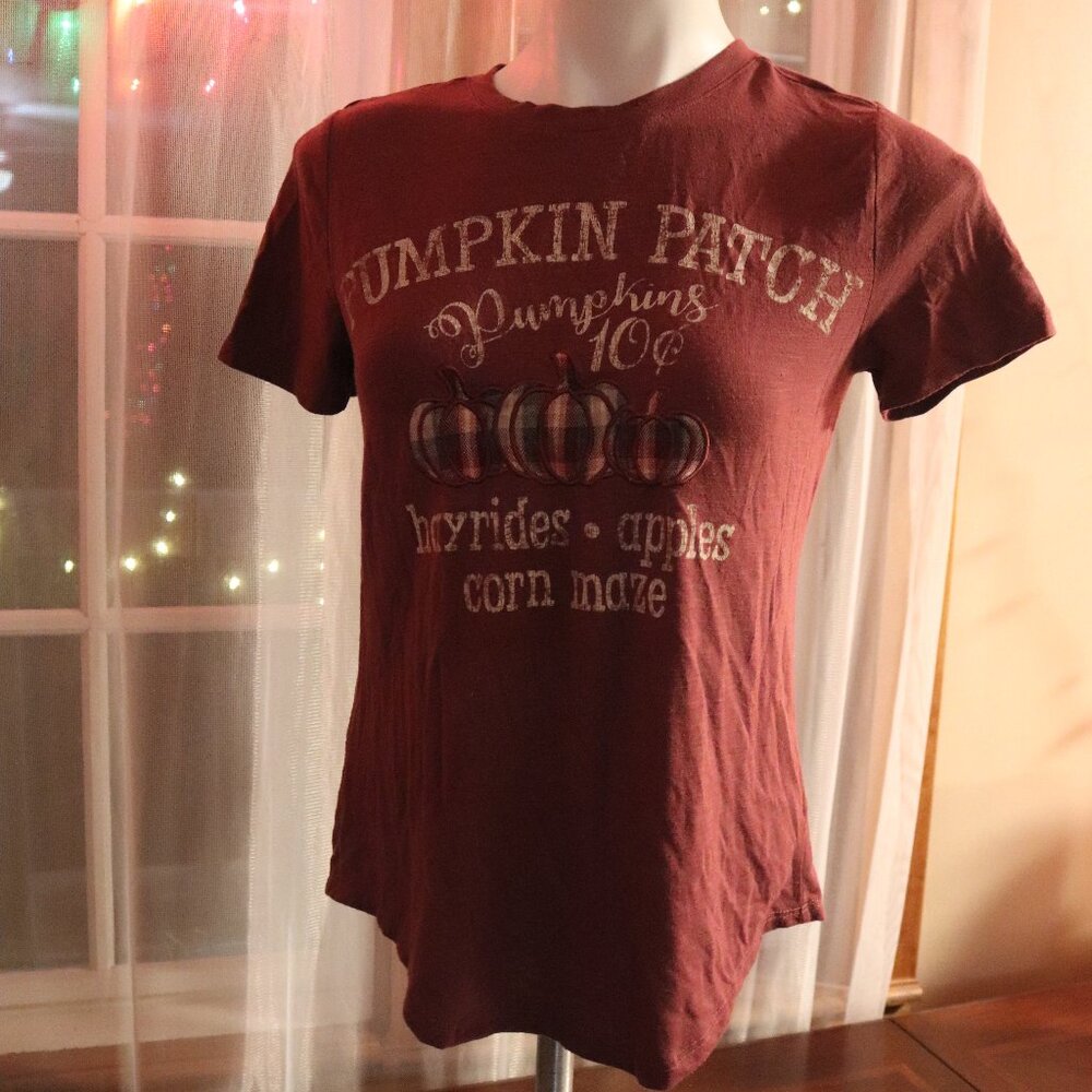 Cute vintage tee, pumpkin patch and pink